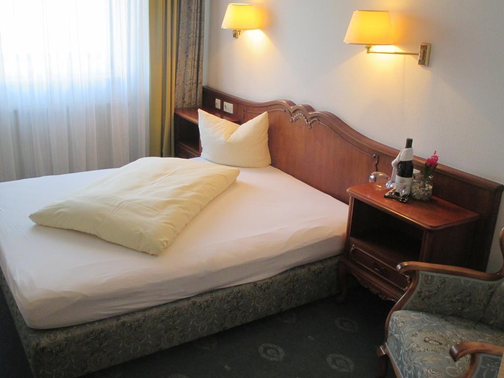Adler Golf-& Tagungshotel Harth-Poellnitz Bagian luar foto