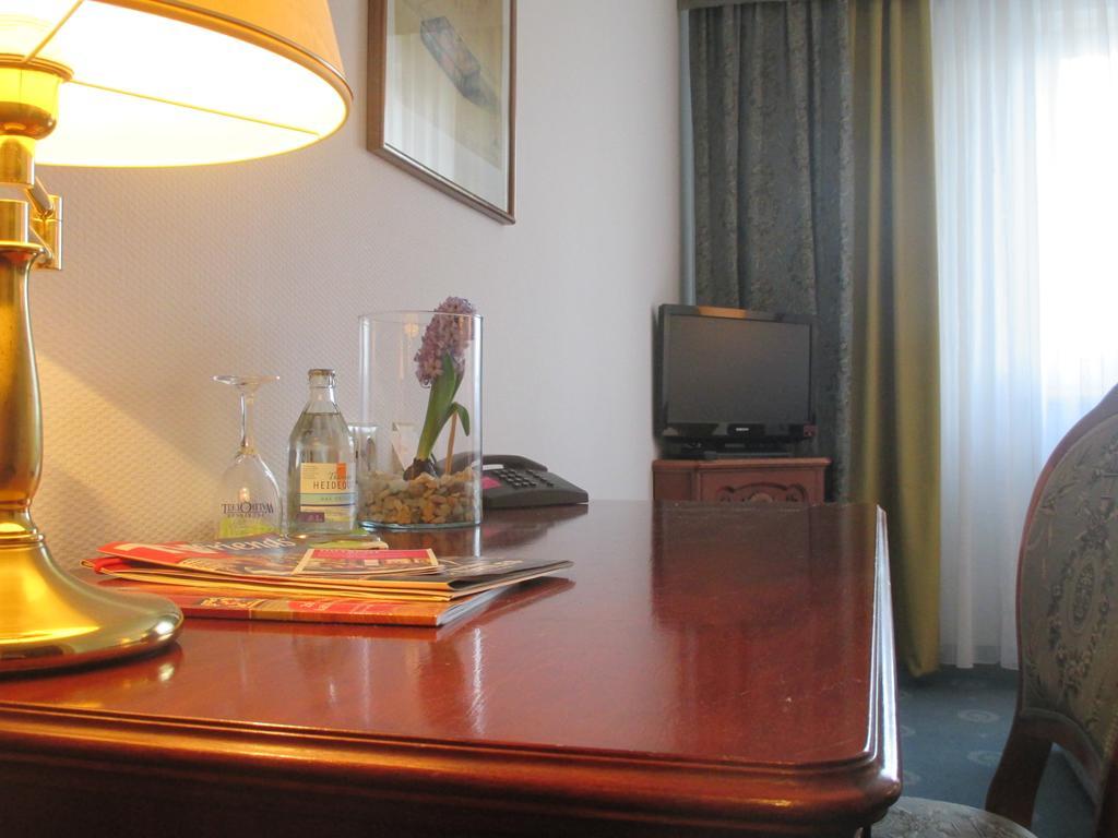 Adler Golf-& Tagungshotel Harth-Poellnitz Bagian luar foto