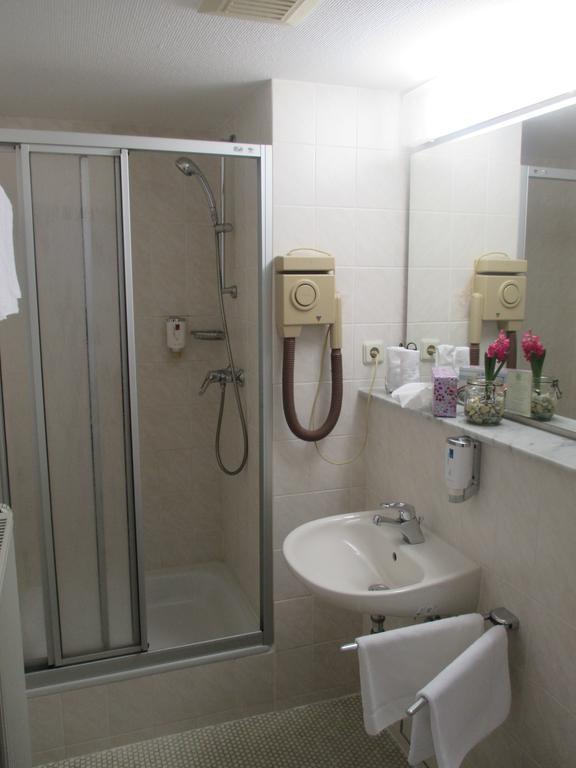 Adler Golf-& Tagungshotel Harth-Poellnitz Bagian luar foto