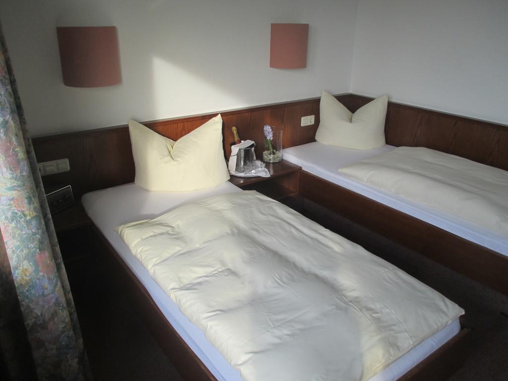 Adler Golf-& Tagungshotel Harth-Poellnitz Bagian luar foto