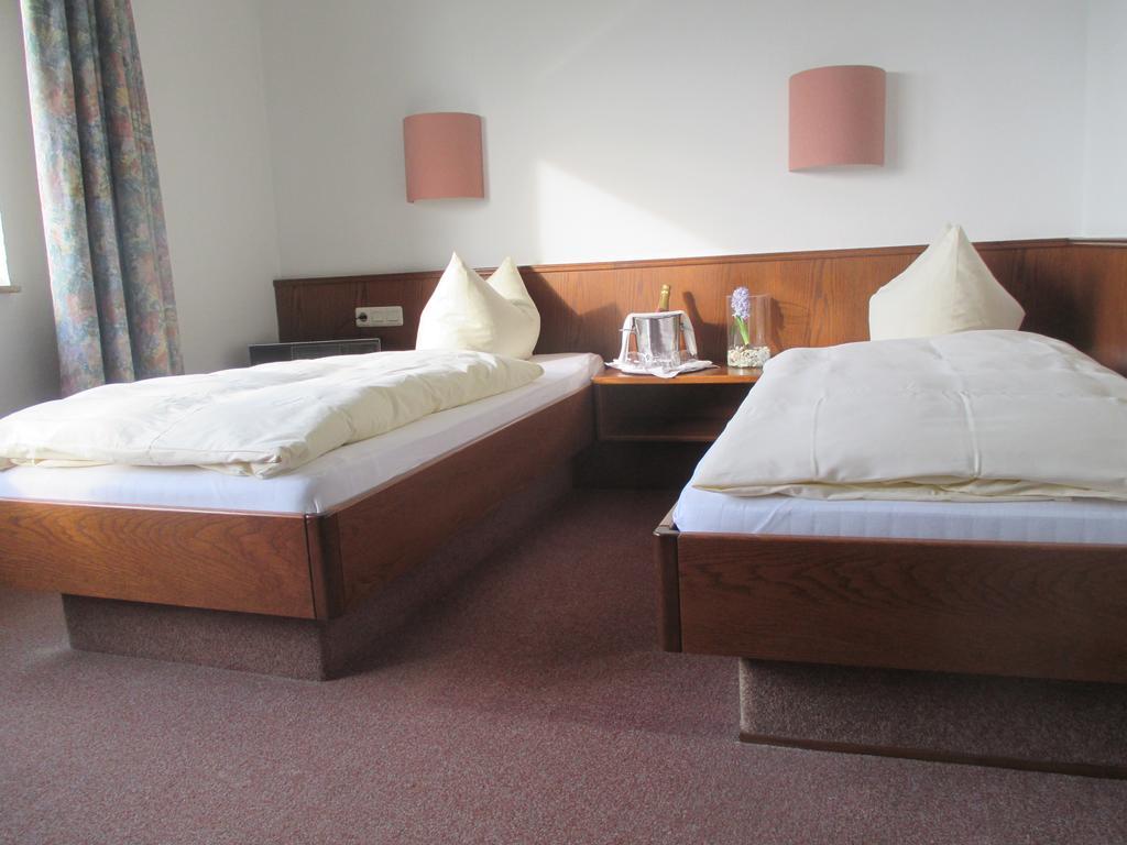 Adler Golf-& Tagungshotel Harth-Poellnitz Bagian luar foto
