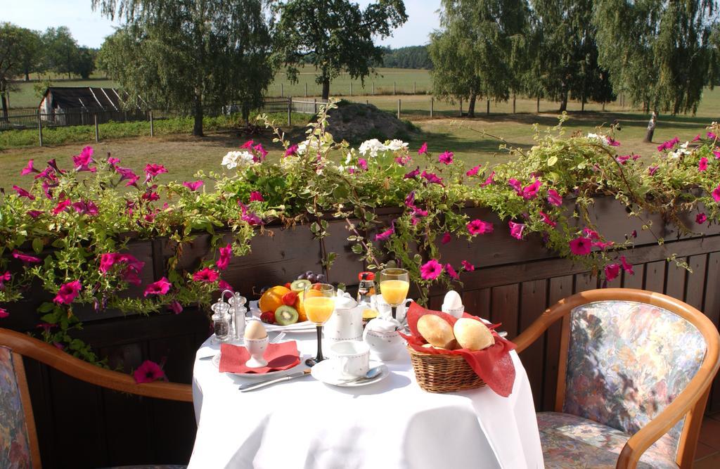 Adler Golf-& Tagungshotel Harth-Poellnitz Bagian luar foto