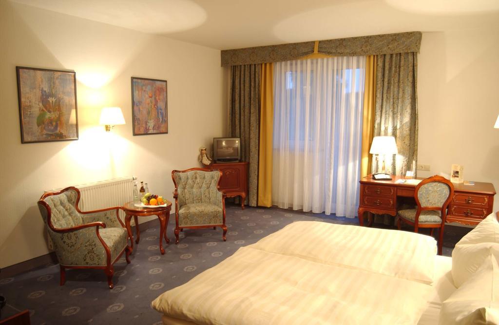 Adler Golf-& Tagungshotel Harth-Poellnitz Bagian luar foto
