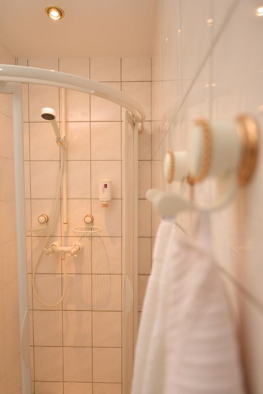 Adler Golf-& Tagungshotel Harth-Poellnitz Bagian luar foto