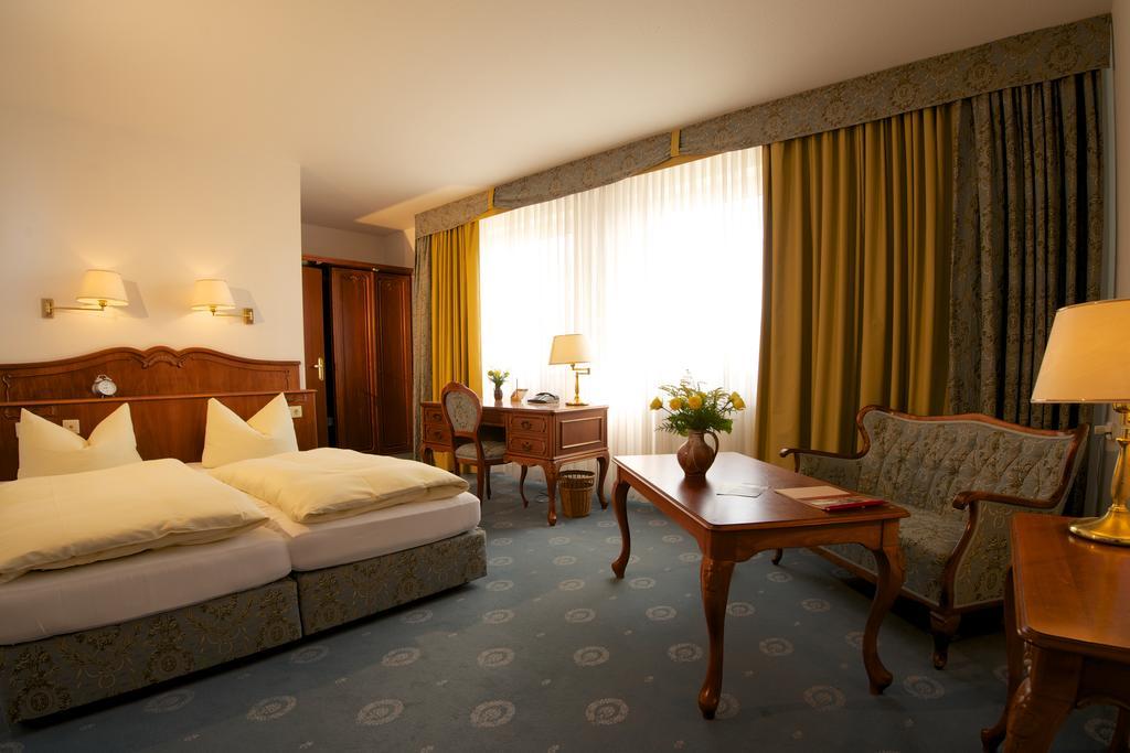 Adler Golf-& Tagungshotel Harth-Poellnitz Bagian luar foto