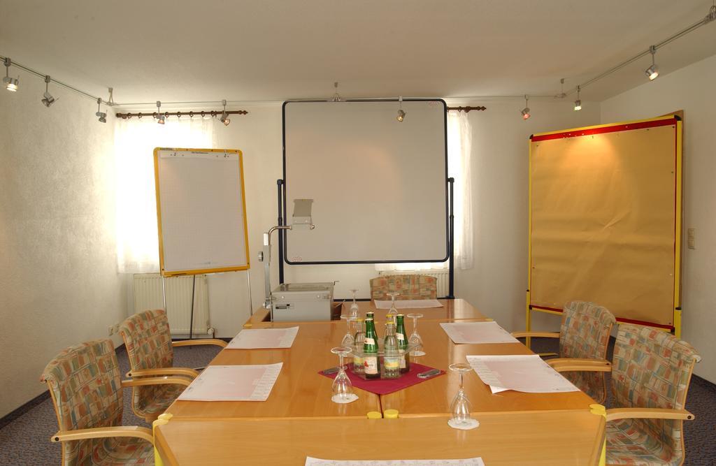 Adler Golf-& Tagungshotel Harth-Poellnitz Bagian luar foto