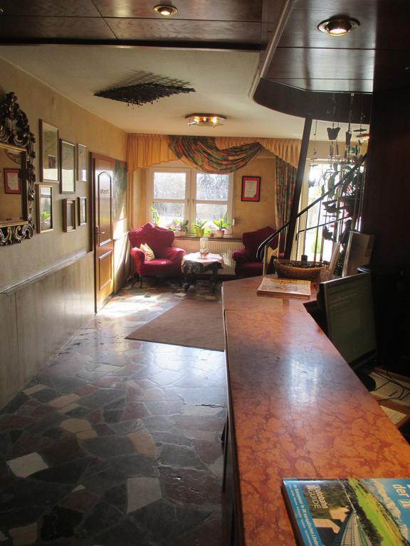Adler Golf-& Tagungshotel Harth-Poellnitz Bagian luar foto